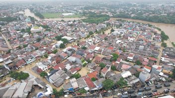 Bekasi : 114 écoles détruites par les inondations, le gouvernement baisse les mains