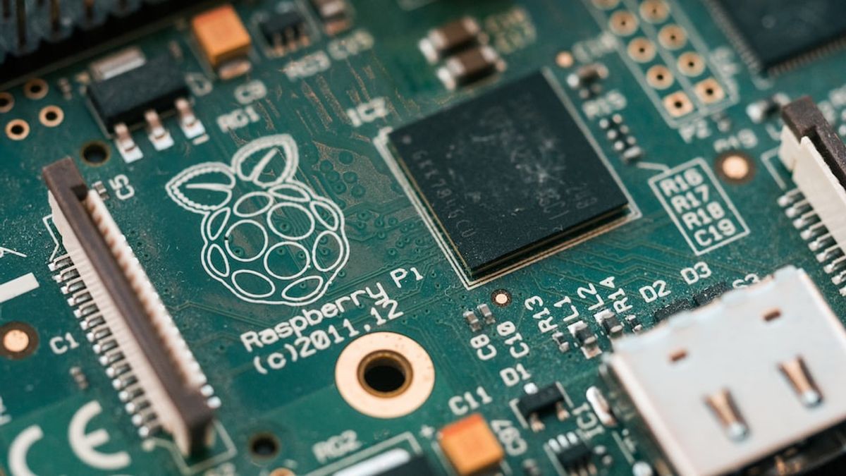 Getting To Know The PI Raspberry, A Advanced Single-Board Circuit That Is Able To Run Various Programs