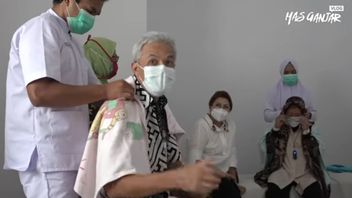 Moment Of Ganjar Pranowo Invites Social Minister Risma To Be Massaged Together: So Relaxing To The Point Mrs. Risma Feels Dizzy