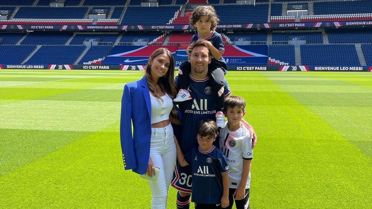 The Sad Story Behind PSG Fans' Mockery Of Lionel Messi: Antonela Roccuzzo Holds Back Tears For Her Husband