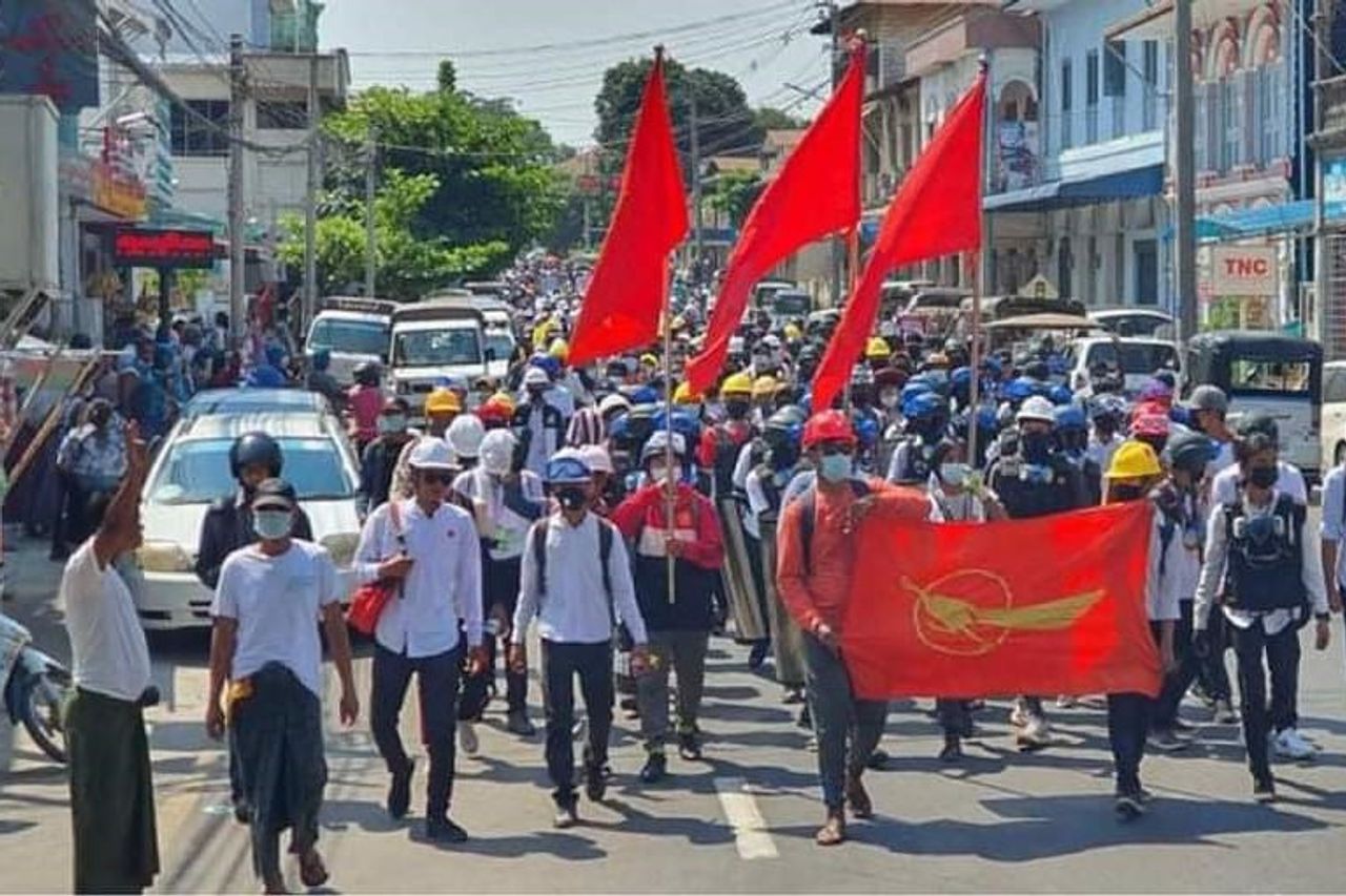 Sempat Dikepung Militer Myanmar Semalaman Ratusan Pengunjuk Rasa Bisa Keluar Dari Yangon