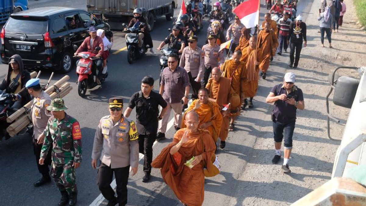 Thousands Of Police Secure Vesak Celebration Series In Central Java