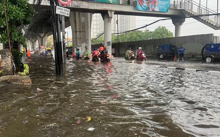 Ciledug Macet Imbas Banjir 30 Cm dari Arah Jakarta ke Tangerang