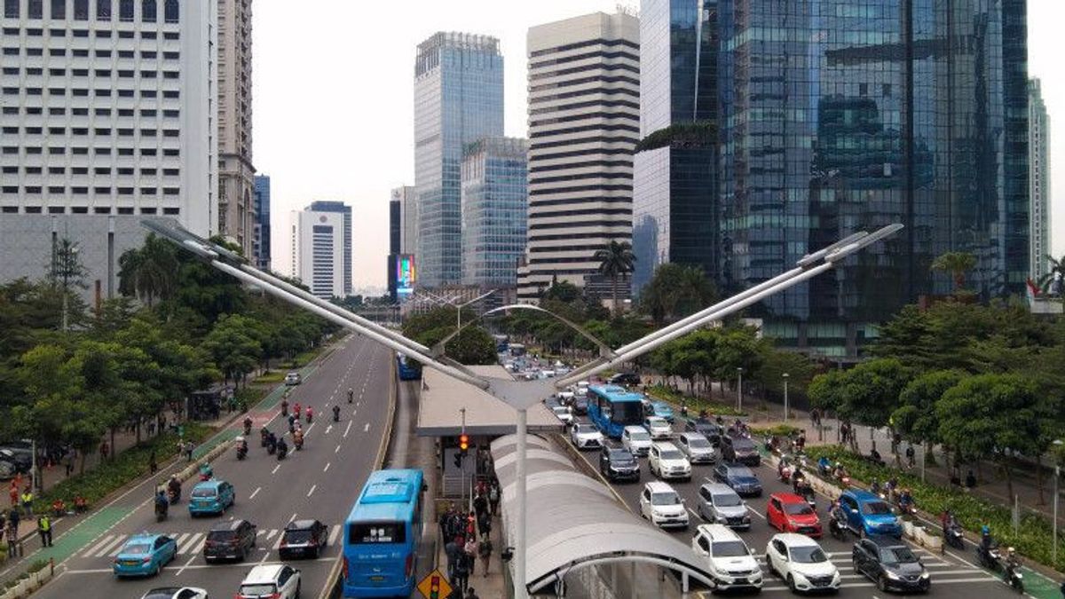 ジャカルタの交通渋滞を克服するための営業時間の手配は実現されていない