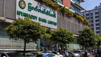 Citizens Withdraw Cash Crowded, Myanmar Military Bank Threatened Bankruptcy