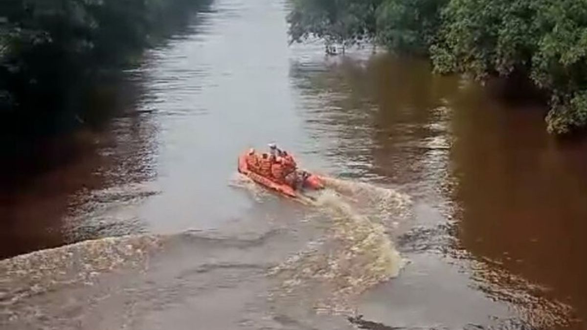 BPBD Aide à trouver un Mukomuko disparaissant dans la rivière Batang Selaut Sumbar