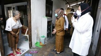 Pagi-pagi Blusukan di Yogyakarta, Mensos Risma Tanya ke Warga: Ada Pemotongan Dana Bansos?