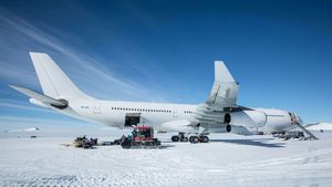 Taklukan Landasan Pacu Es yang Menyilaukan, Pesawat Airbus A340 untuk Pertama Kalinya Mendarat di Antartika