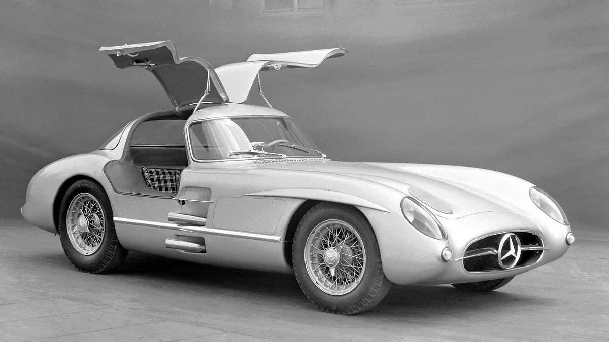 This Mercedes-Benz Coupe Breaks World's Most Expensive Car Price Record: Beats Ferrari, Proceeds From Sales For Research Scholarships