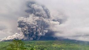 Khofifah Minta Warga Semeru Waspada: Segera Mengungsi Jika Petugas Instruksikan