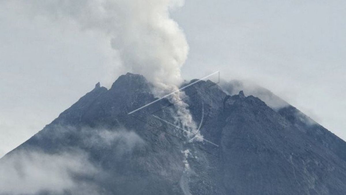 Luncurkan Awan Panas Sejauh 1.300 M, Gunung Merapi Berstatus Siaga