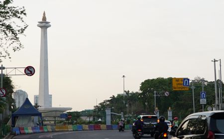 Lokasi Ledakan Monas Disisir Petugas UPT Pemprov DKI