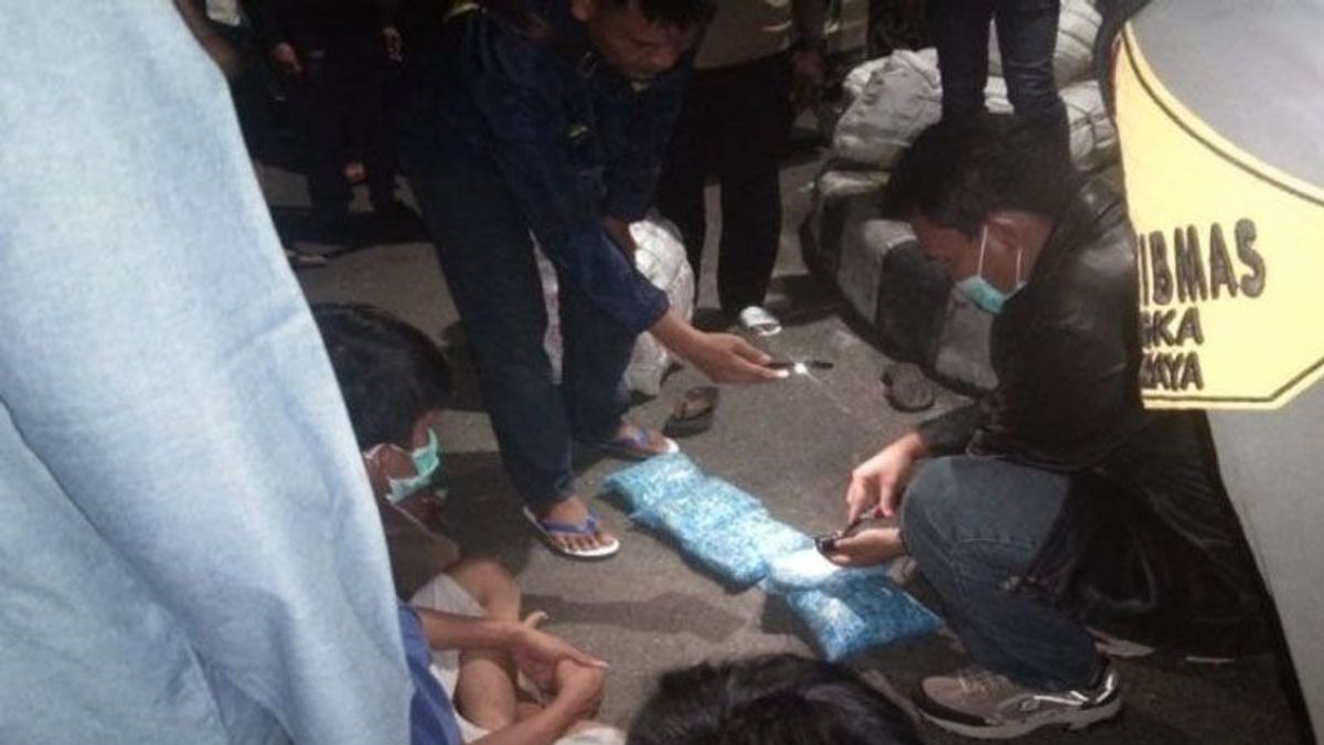 4 Owners Of 5 Kilograms Of Methamphetamine In Palangka Raya Taken To Jakarta