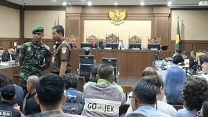 Mempertanyakan Kehadiran TNI di Ruang Persidangan Nadiem Makarim