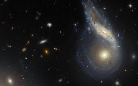 Teleskop Hubble Bagikan Potret Galaksi yang Akan Bertabrakan