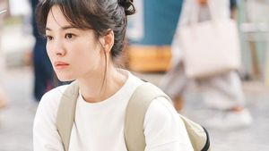 Drama Tayang Berbarengan, Song Hye Kyo Unggah Bunga dari Park Hyung Sik