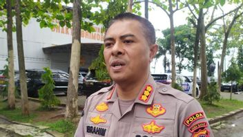 西爪哇地区警察部署一支队伍，在Cimahi寻找刺死女孩