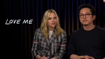 Beradu Peran di Film Love Me, Kristen Stewart Akui Cara Steven Yeun Perkuat <i>Chemistry</i> Aneh