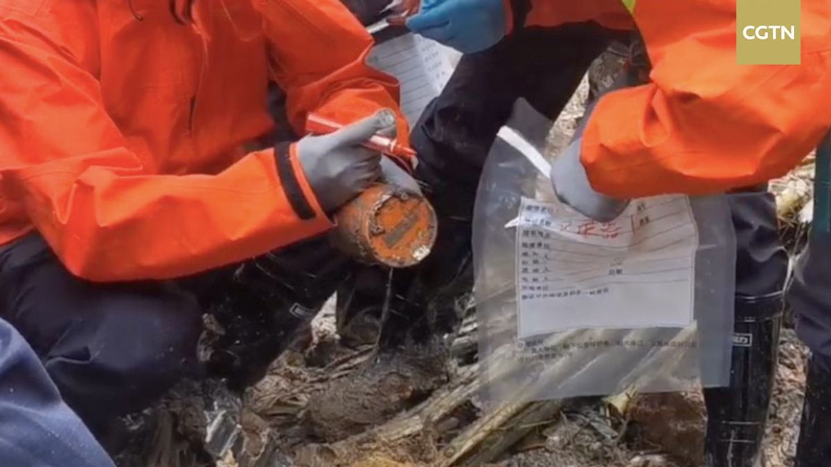 Meski Berselisih, AS Bantu China Unduh Data Kotak Hitam China Eastern Airlines yang Jatuh di Guangxi