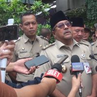 Sambangi Rumah Duka Korban Tewas Tabrakan Kereta, Rano Karno Pastikan Pemprov DKI Tanggung Pemakaman