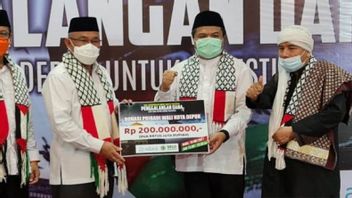 德波克市长为巴勒斯坦捐赠 2 亿印尼盾