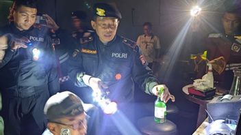 Razia Tempat Hiburan Malam di Garut, Polisi Sita Ratusan Botol Miras