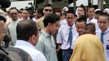 Vice President Gibran Visits People's School In Palembang