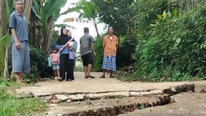 보종피쿵 첸주르(Cianjur)로 이주하는 토지 난민들이 집으로 돌아가자 BPBD는 후속 조치에 주의할 것을 요청합니다
