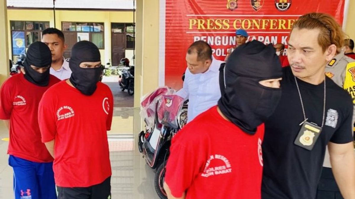 L’homme menacé d’ex-marié avec une arme à feu quand il demandait les salaires pour la vente d’une maison arrêté par la police d’Aceh Ouest