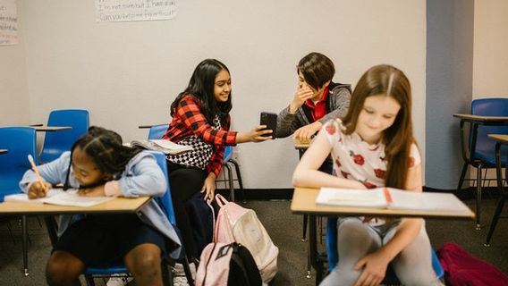 Tips Mencegah Tindakan <i>Cyberbullying</i> pada Siswa dengan Langkah BIJAK