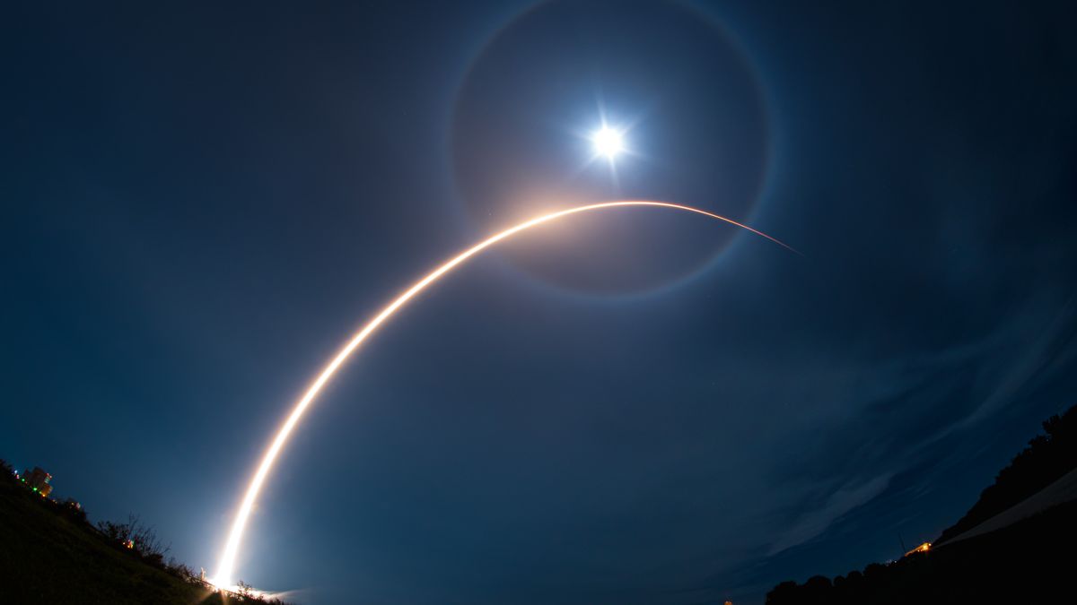 SpaceXはファルコン9ロケットを使用して23個のスターリンク衛星を打ち上げる