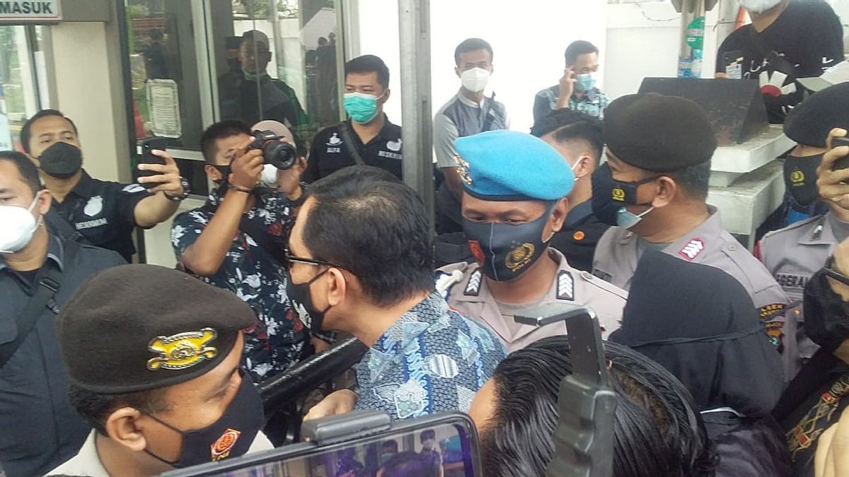 今日のリジーク・シハブの裁判の混乱、弁護士は東ジャカルタ地方裁判所への入りが禁止された