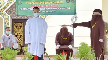 Langgar Qanun Aceh Berupa Maisir dan Zina, Beberapa Warga Sabang Jalani Hukuman Cambuk