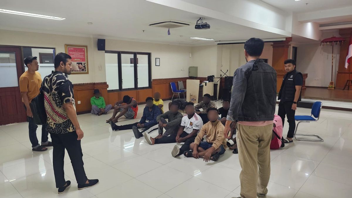 巴厘岛移民局逮捕了24名非洲国民,他们停滞不前,涉嫌参与欺诈