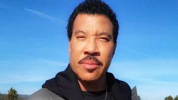 Lionel Richie Ready To Re-Record We Are The World To Help COVID-19 Victims