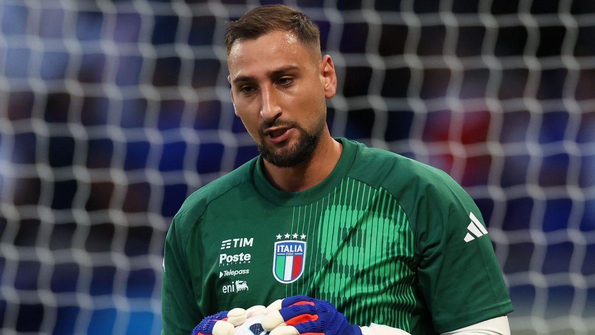 Come On, Donnarumma Goalkeeper Still Fixes His HANDs When Italian Goalkeeper Conceded