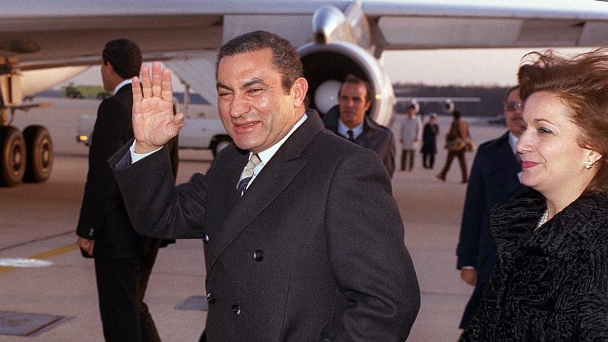2011年2月12日：胡斯尼·穆巴拉克辞去埃及总统职务