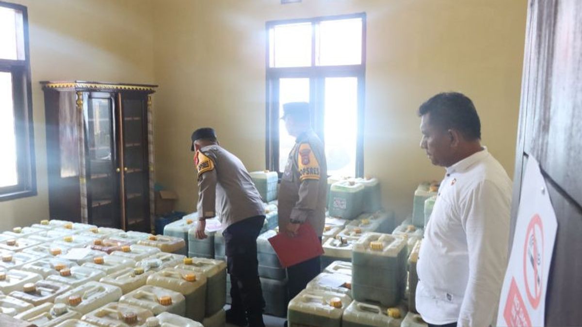 Muna Police Seize 4,660 Liters Of Pertalite From Hoarding And Arresting 8 Perpetrators