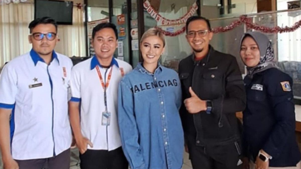Photo Of E-KTP Wearing Short Pants, Agnez Mo Gets Strong Criticism Of Netizens