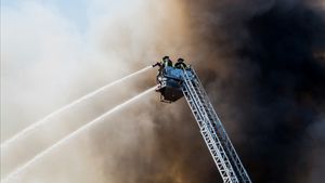 テヘラン近郊のショッピングモールで火災、8人死亡