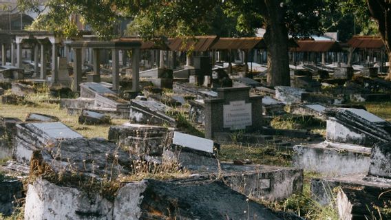 Residents Disagree With Anies Baswedan’s Decision To Make the Green Open Space Kramat 3 As COVID-19 Cemetery