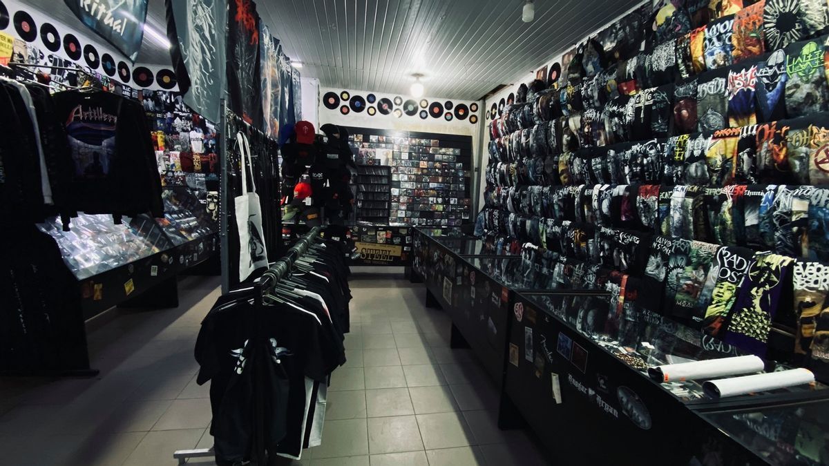 Toko Merchandise Heavy Metal di Kharkiv-Rusia Hancur Setelah Dirudal Rusia 