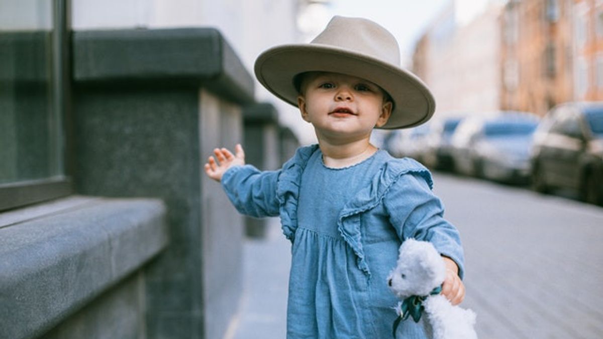 To Look Trendy, Here's The Secret To Choosing Eid Clothes For The Baby