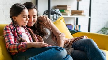 7 Things Ortu Should Teach Her Daughters to Have Healthy Relationships