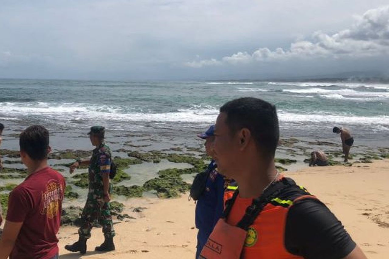 Searched For 7 Days But Couldn't Find It, The Search For The Fisherman Who Was Lost On The Beach Of Sayang Heulang Was Stopped