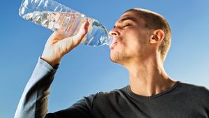 Kelebihan Minum Air Putih Berisiko pada Kesehatan, Sehari Butuh Berapa Gelas?