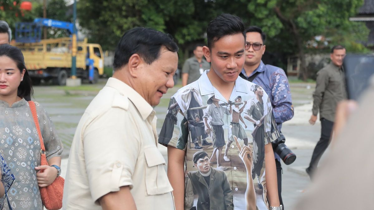 Momen Prabowo-Gibran Berbalas Terima Kasih Usai Lempar Salam Namaste di Solo