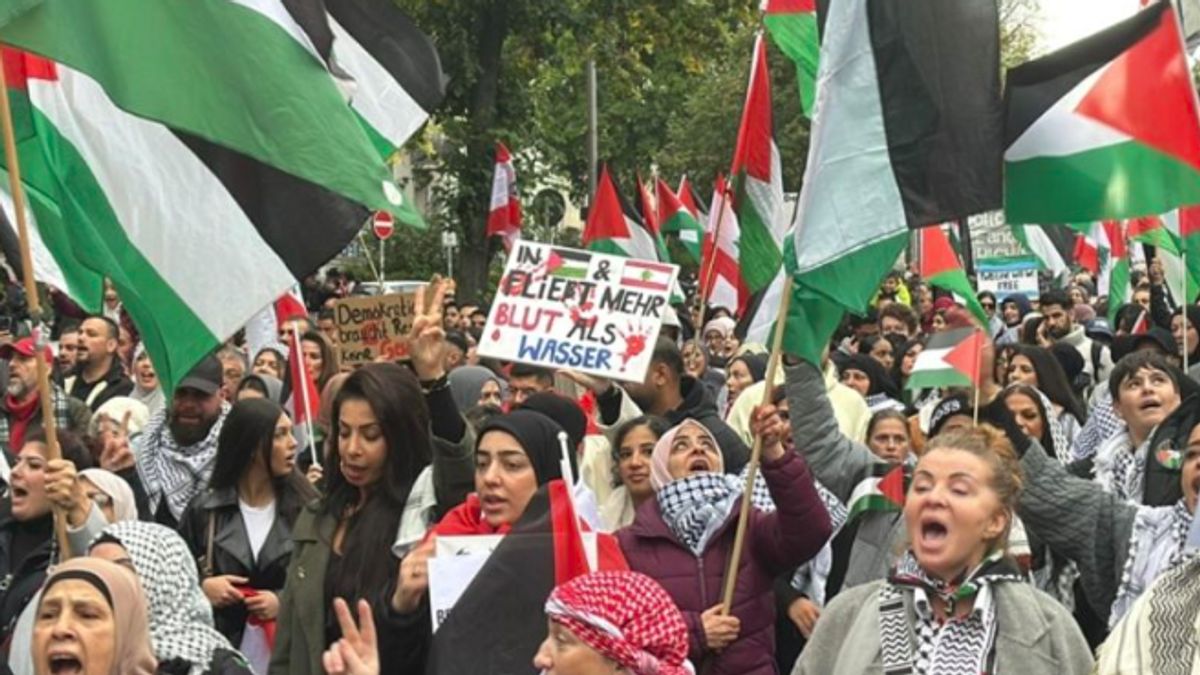 Ahead Of A Year Of Israeli Attacks On Gaza, Thousands Of Europeans Hold Grand Parade