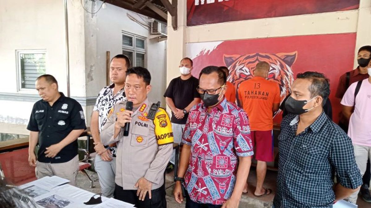 After The Unloading Of A Number Of Illegal Oil Storage Warehouses, The Jambi Police Are Now Tracing The Distribution Line