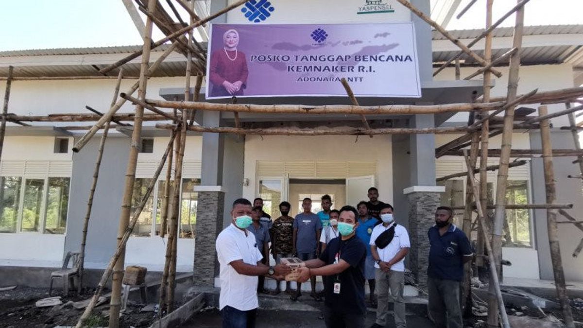 Le Ministère De La Main-d&apos;œuvre Distribue Une Assistance Logistique Aux Victimes Des Inondations Soudaines D&apos;East Nusa Tenggara